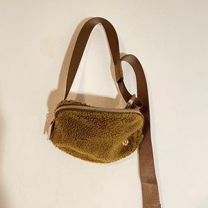 Lululemon Everywhere Fleece Belt Bag